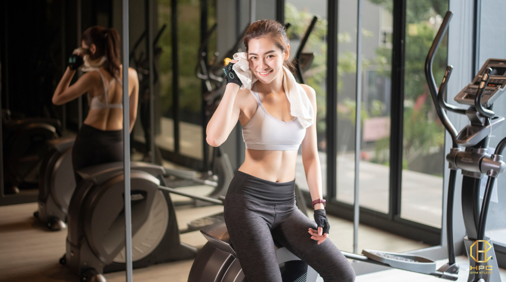 co-nen-tap-gym-buoi-trua