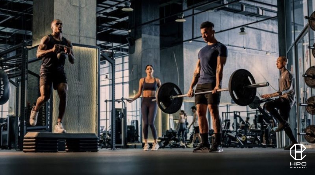 nên tập gym ở nhà hay phòng tập