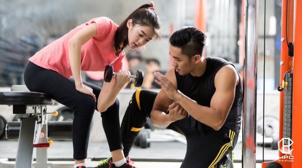 nên tập gym ở nhà hay phòng tập