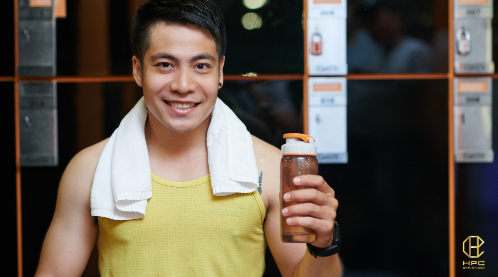 tap-gym-nen-uong-bao-nhieu-nuoc