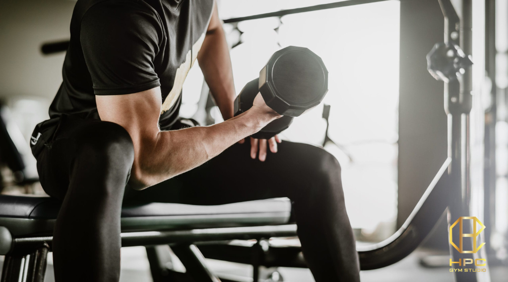 tap-gym-bi-dau-co-la-binh-thuong-khong